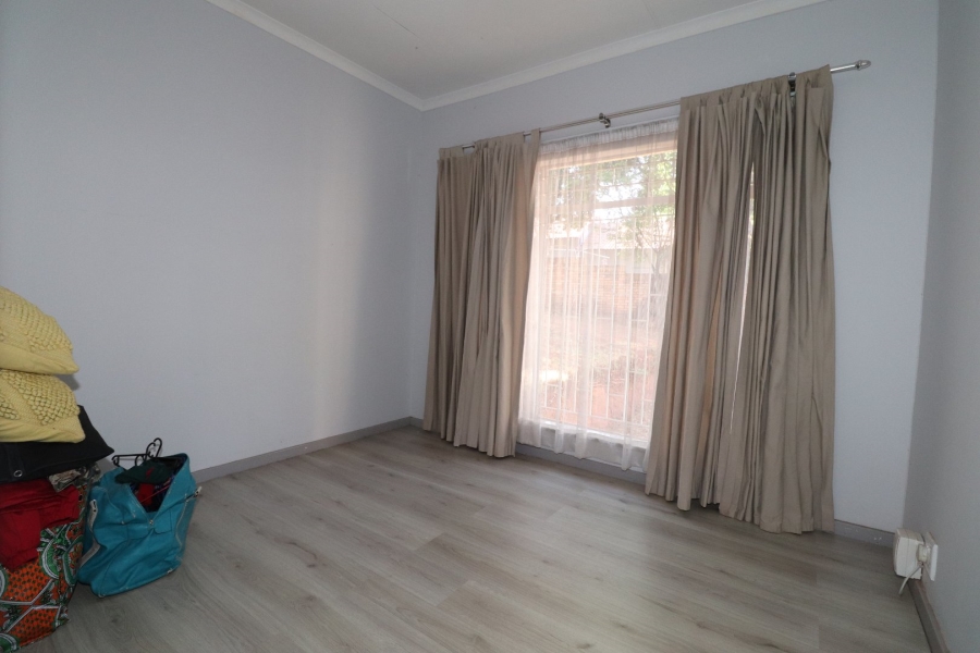 To Let 4 Bedroom Property for Rent in Wilkoppies North West